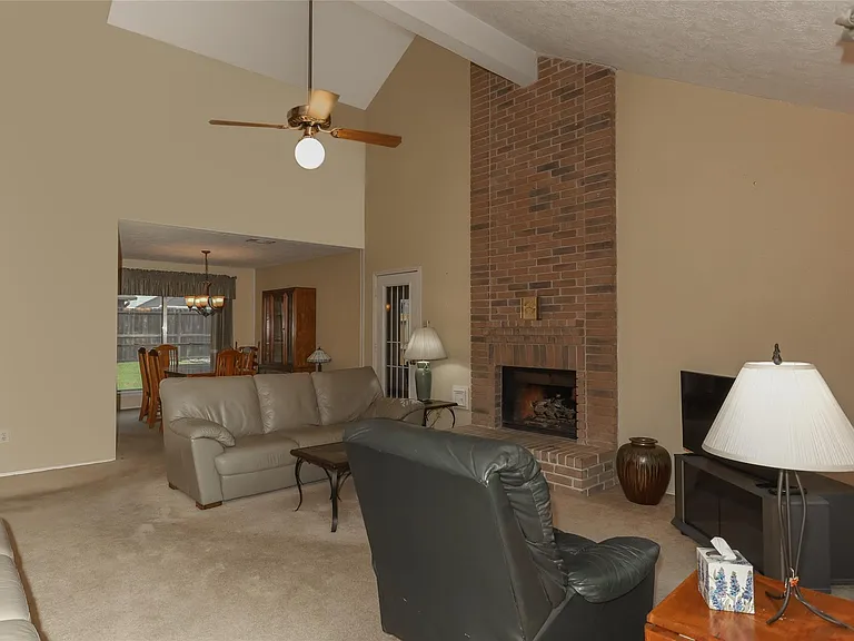16410 Salinas Ln — Photo 6