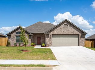 209 Monroe St, Centerton, AR 72719