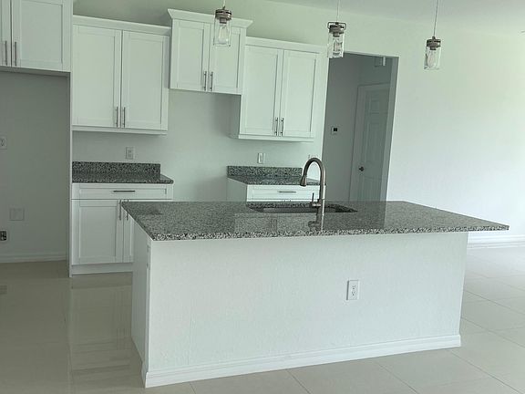 5th image of 2800 38th St W