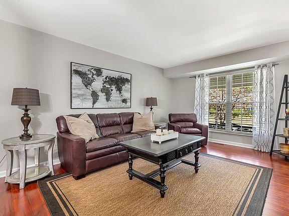 3rd image of 756 Foxwick Dr