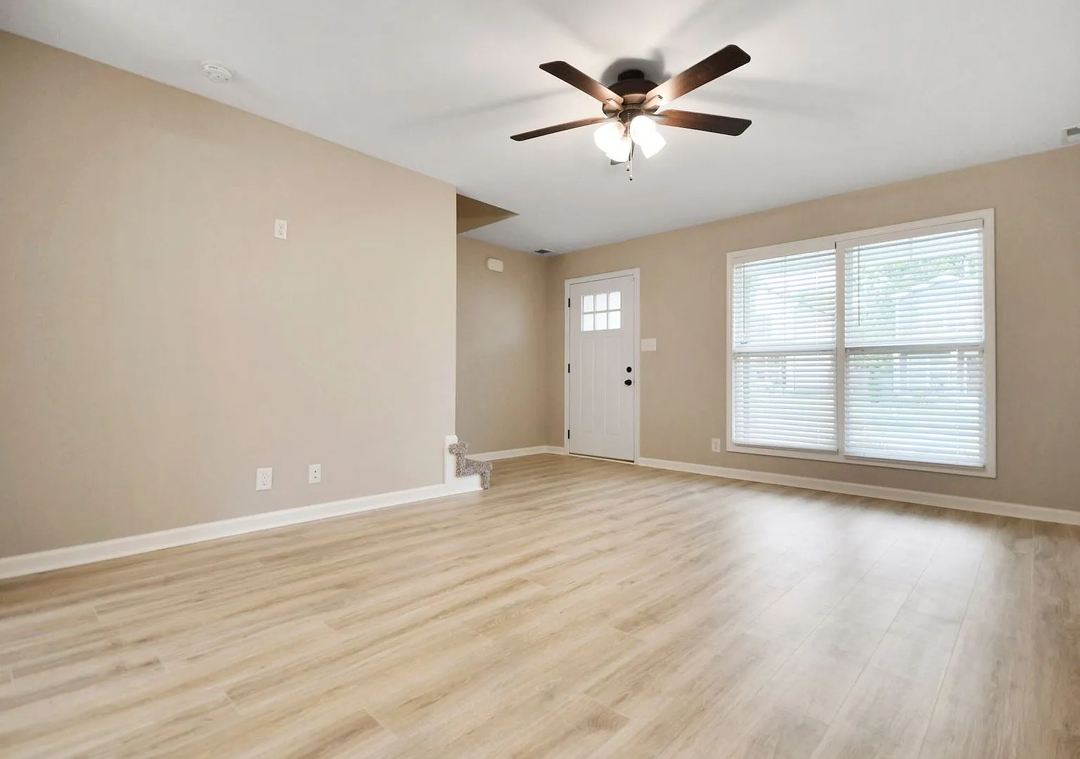 Pet Friendly Three Bedroom! — Photo 4