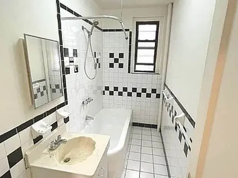 5916 Woodside Ave #2P — Photo 4