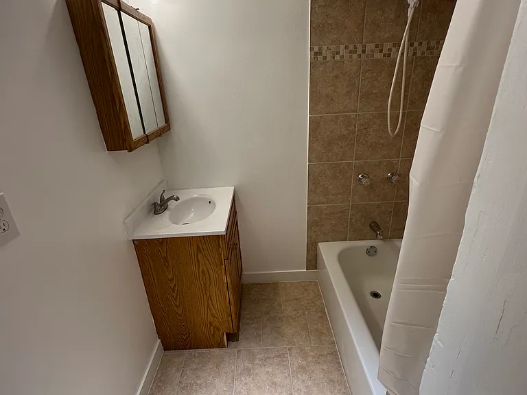827 Meadow Rd — Photo 10