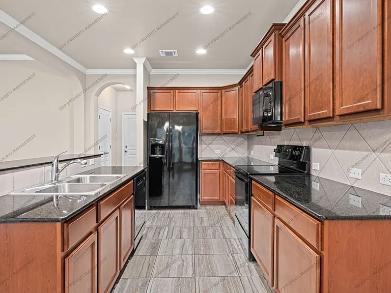 5620 Blackstone Dr — Photo 14