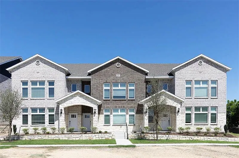 2704 Aiden Ln