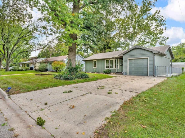 1609 SW Burnett Rd, Topeka, KS 66604