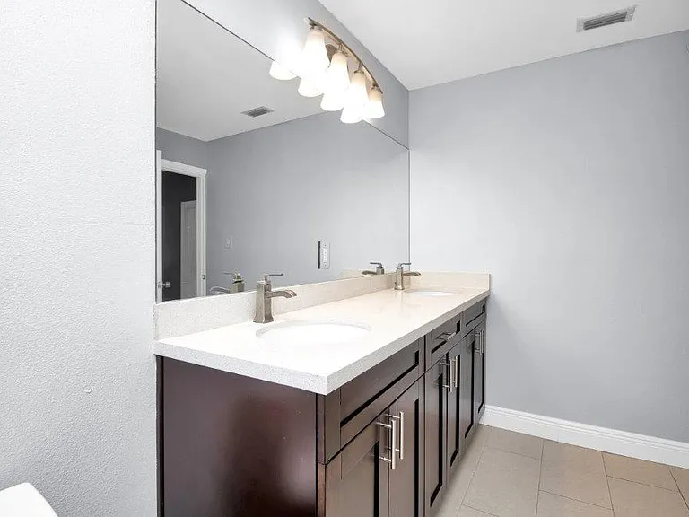 13540 Sedgwick Ave — Photo 33