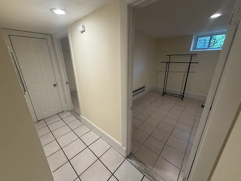 136 Chiswick Rd #1B — Photo 12
