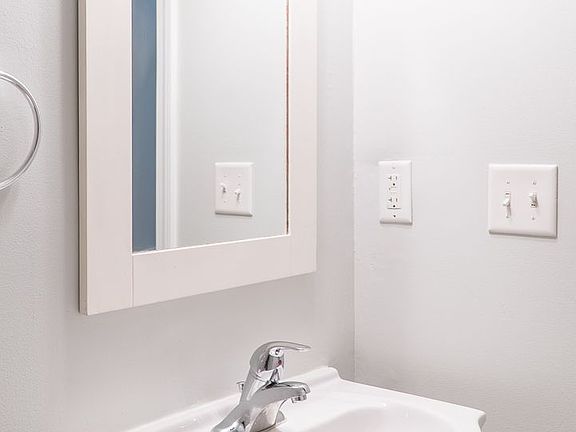 4th image of 26 Portland St #136