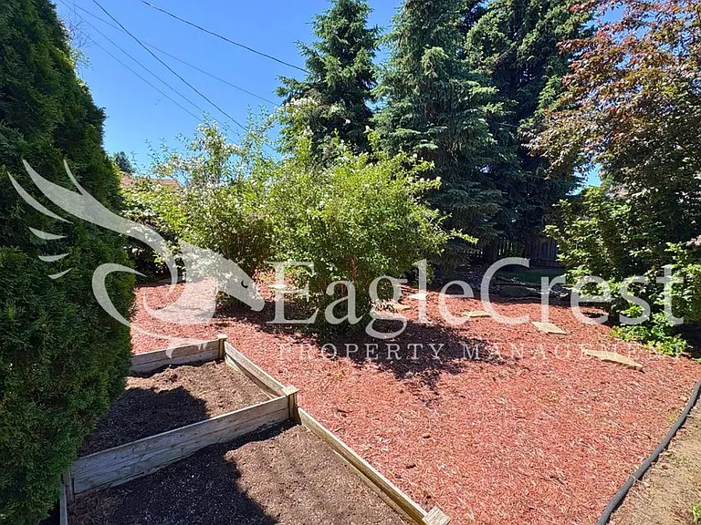 924 Shasta Dr — Photo 32