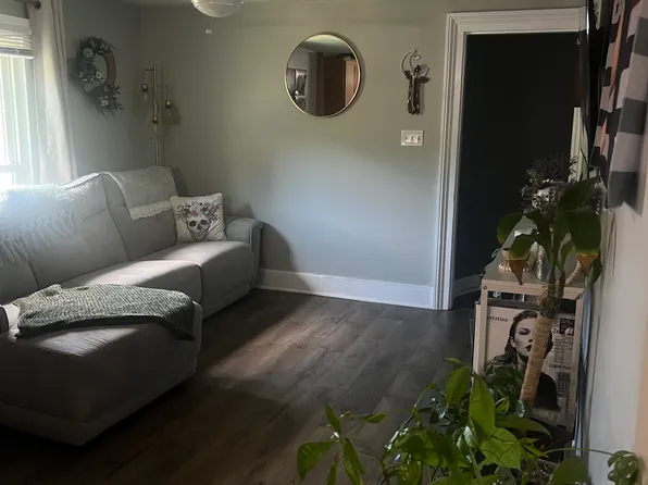 62 Grove St Floor 2, Carbondale, PA 18407