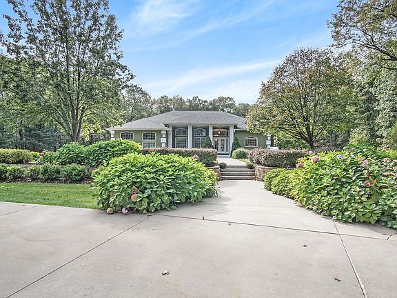 2nd image of 1917 Shady Oak Dr