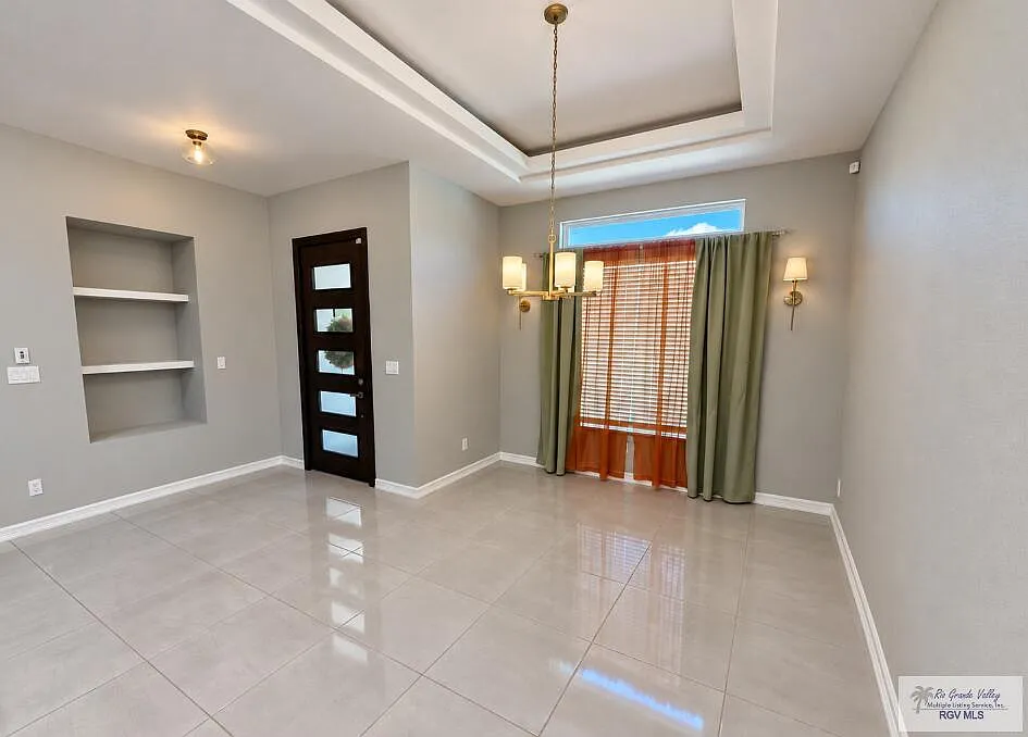 3 bed, 2.5 bath, 1844 sqft, $2,200 — Photo 3