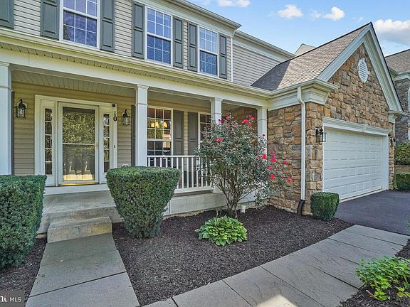 3rd image of 10 Jennifer Lynne Dr