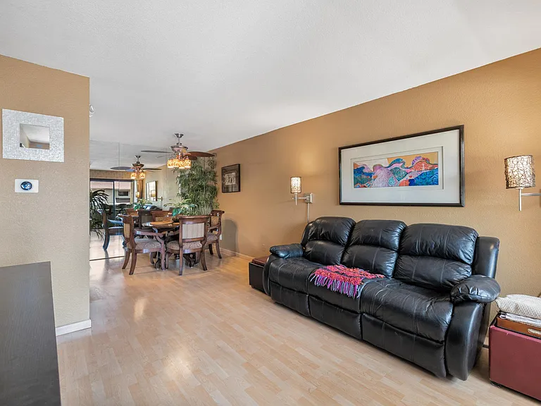 2822 N Auburn Ct #208 — Photo 7