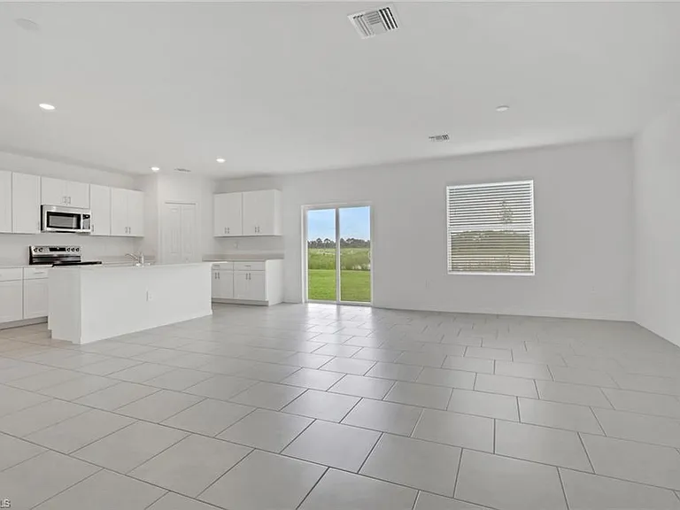 19550 Fairhill Ct — Photo 7