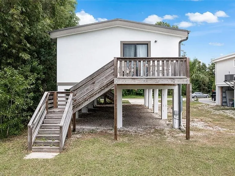 3260 Woodside Ave — Photo 33