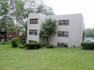 295 Moon Clinton Rd APT 8, Coraopolis, PA 15108