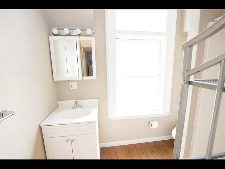 141 Front St — Photo 7