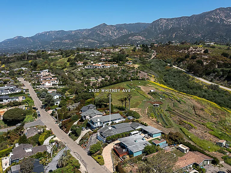 2430 Whitney Ave — Photo 33