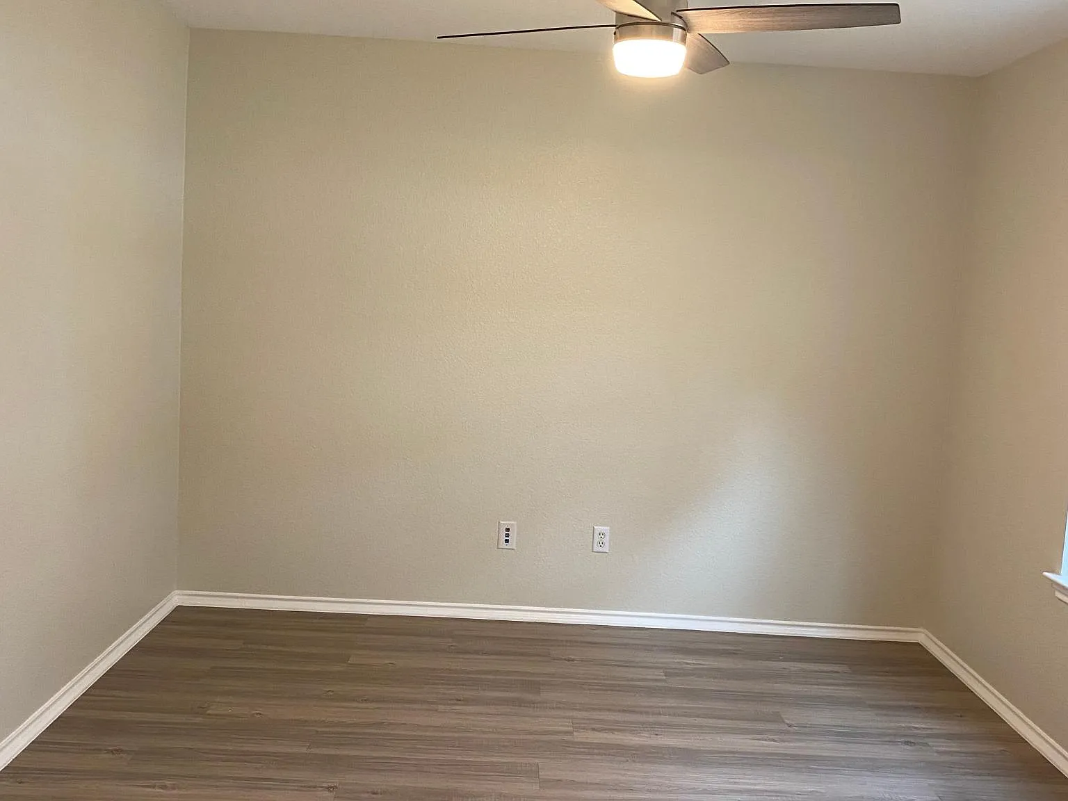 3 bed, 2.5 bath, 1800 sqft, $2,140 — Photo 2