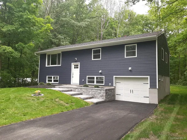 38 Pine Woods Road, Hyde Park, NY 12538