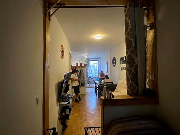 3rd image of 230 E 83rd St #2W