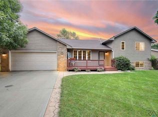 212 N Cardinal Dr, Brandon, SD 57005