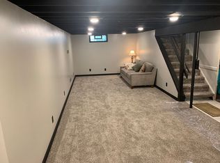1562 Ruth Ave, Cuyahoga Falls, OH 44221