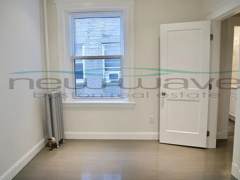 102 Queensberry St #18 — Photo 8