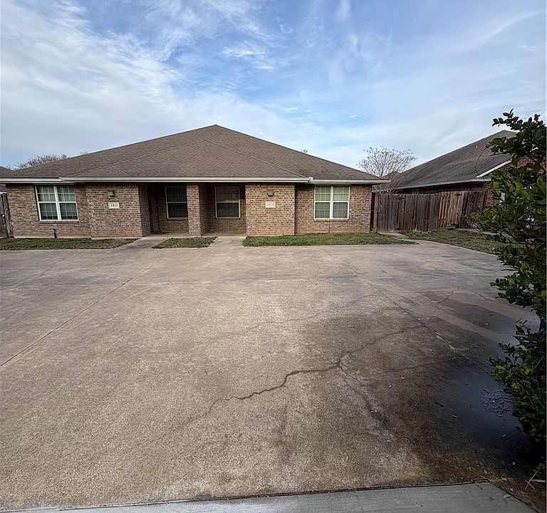 1st image of 3819 Oldenburg Ln
