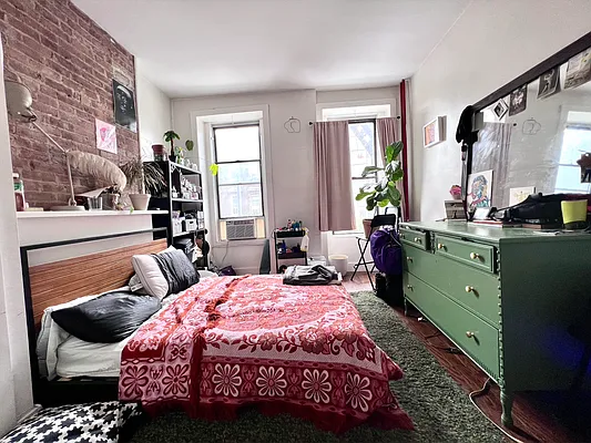 Rented by Rumah Realty Inc | media 6