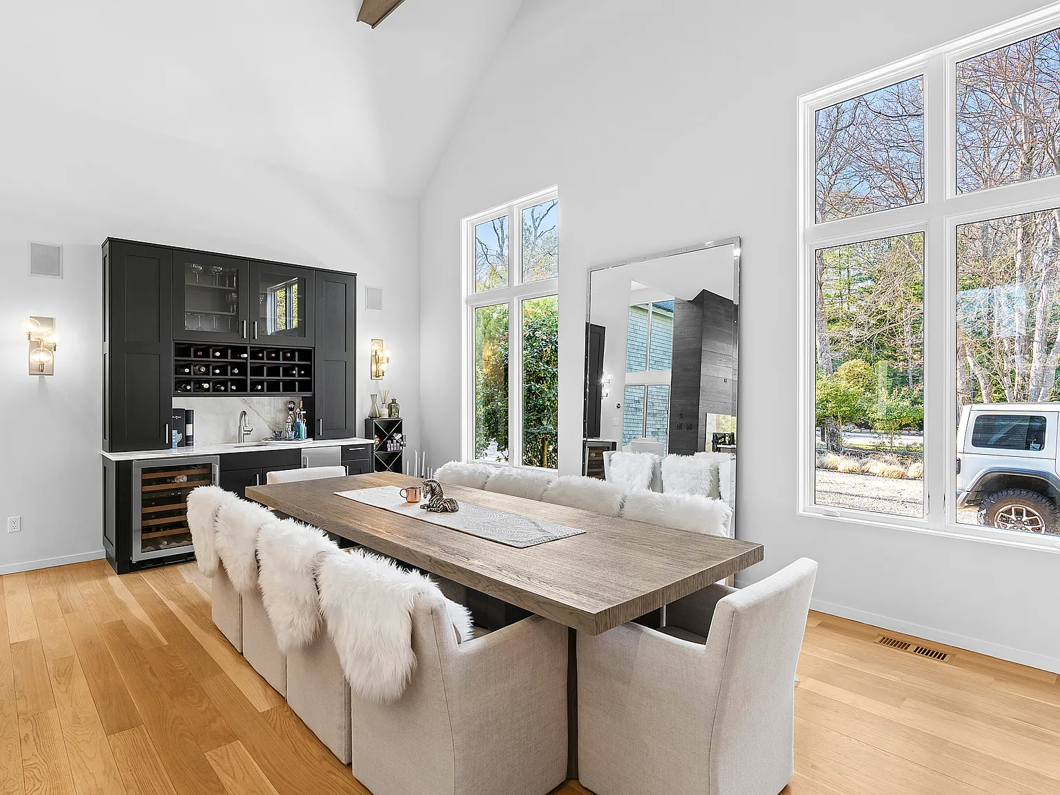 Northwest Harbor Modern Retreat | Near Gardiners Bay Beaches — Photo 4