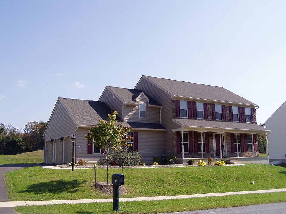 Front - note 3 car garage