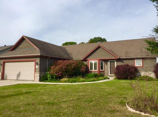 W199N17111 Ridgeway Dr, Jackson, WI 53037