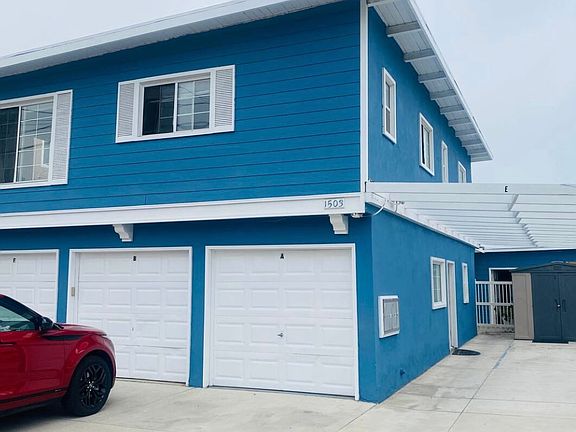 Apartment complex studio is on the left side