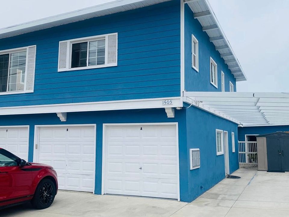 Apartment is in the back of this complex overlooking the ocean.