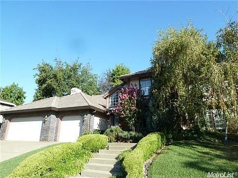 1st image of 106 Woodview Ct