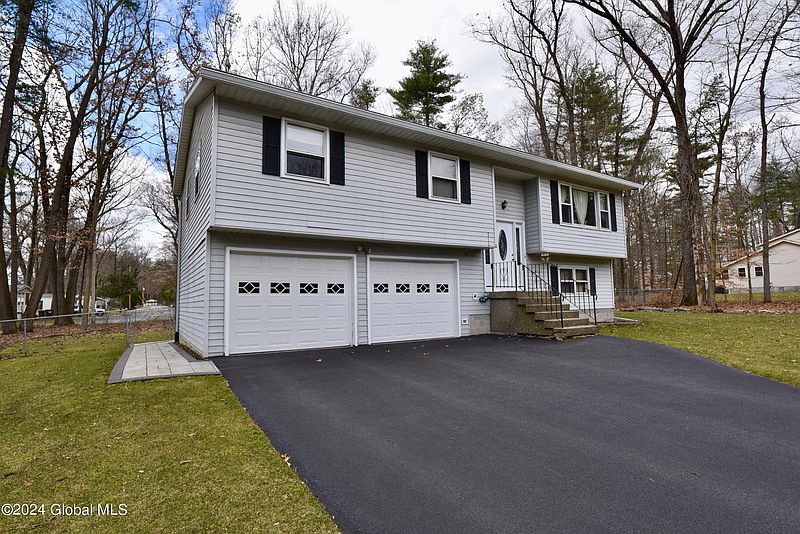 4th image of 12 Hallak Drive