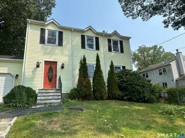 14 Normandy Dr, Waterbury, CT 06705