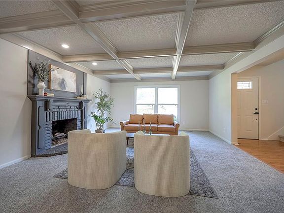 5th image of 1124 Amesbury Ave
