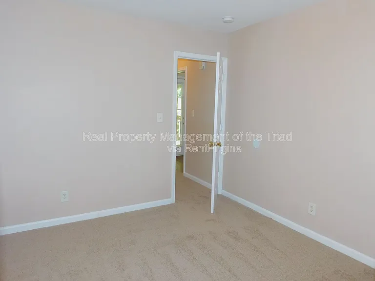 909 Beaumont Ave — Photo 14