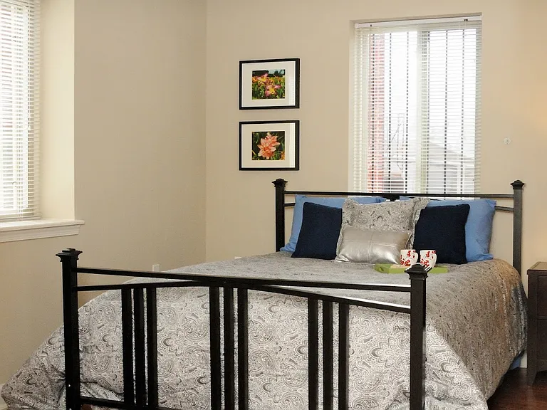 Bass Circle Apartments — Photo 19