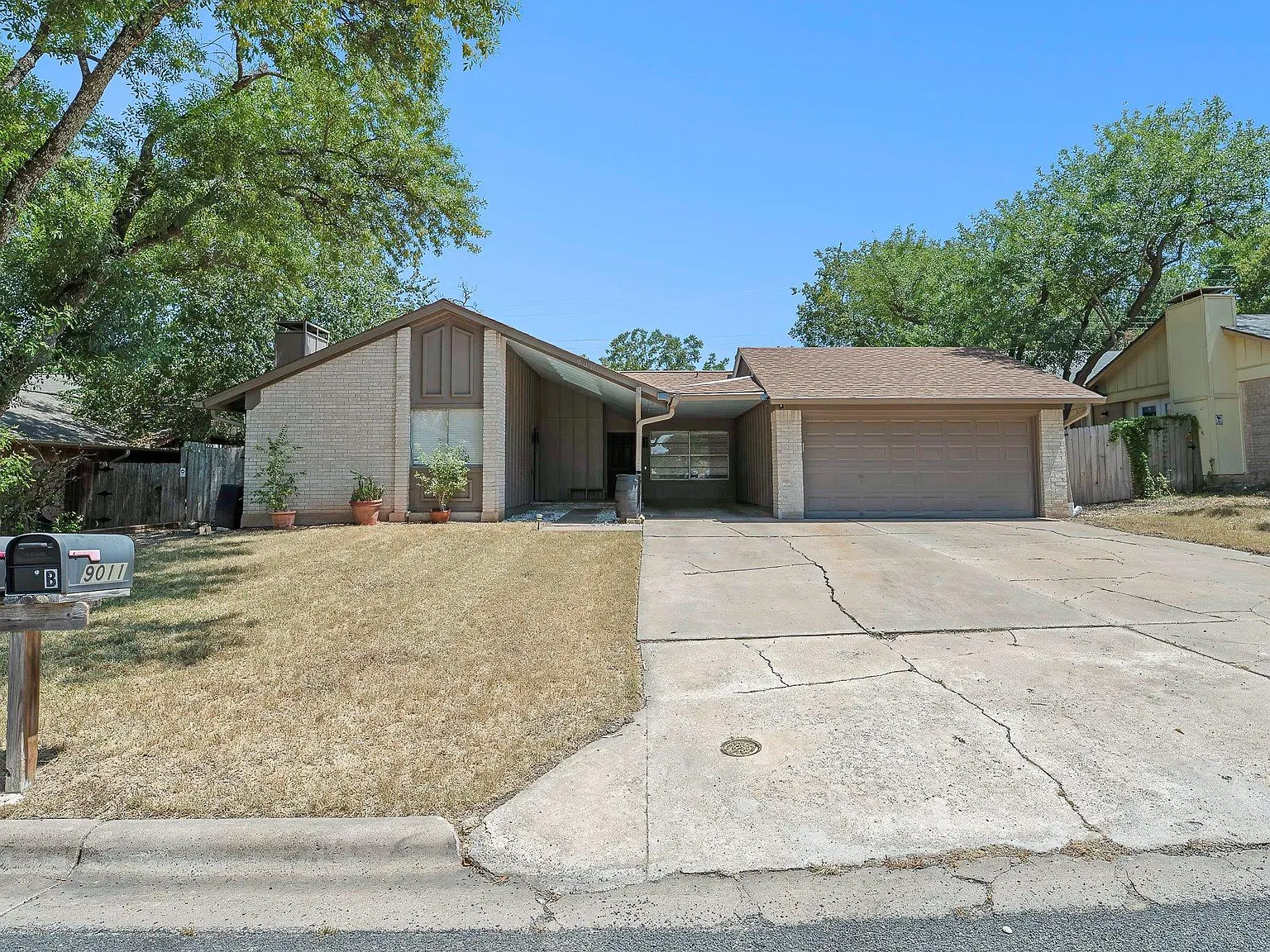 2 bed, 1.0 bath, 950 sqft, $1,600 — Photo 2
