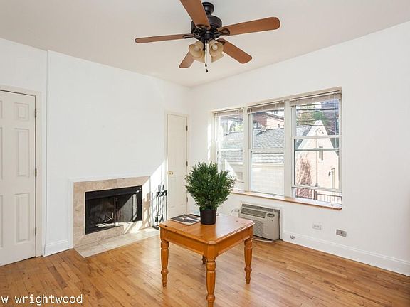 4th image of 681 W Wrightwood Ave #117