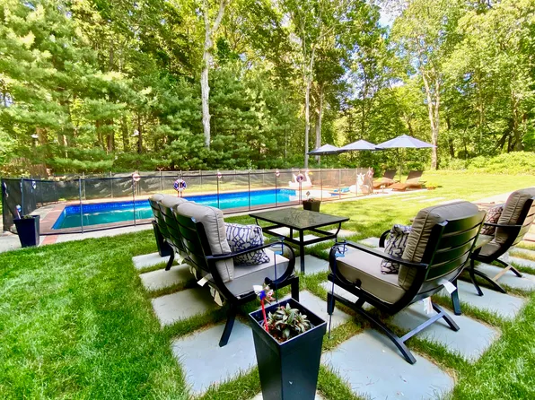 https://photos.zillowstatic.com/fp/e09729c770c603317129986301729dd7-p_e.webp