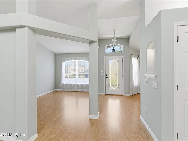 160 Crossroad Lakes Dr — Photo 2