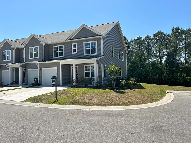 3647 Roseblossom Dr — Photo 3