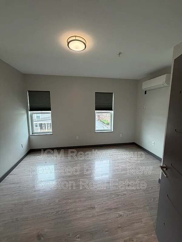 2 bed, 1.0 bath, $2,283 — Photo 2