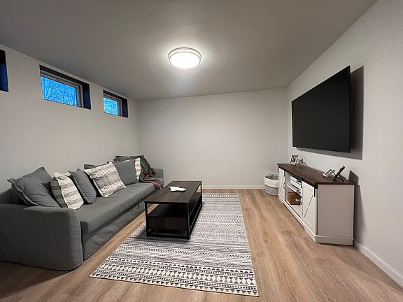 Living room (queen sleeper sofa)